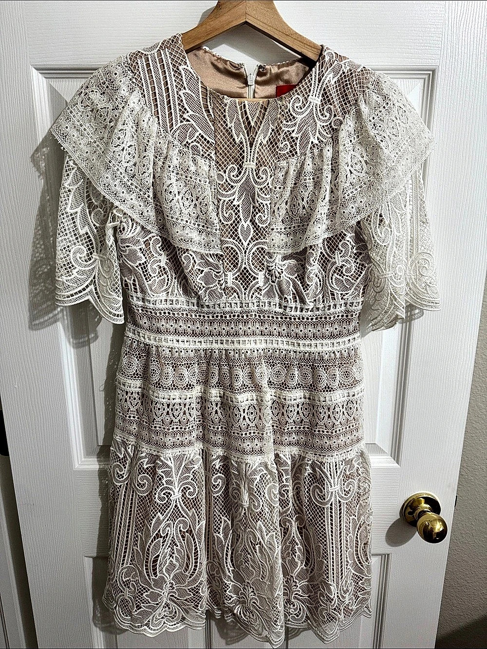 Monique lhiuiller  Lace Mini Dress in White Size 6 Like New